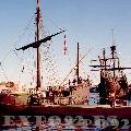 Vista del entorno del Pabellón de la Navegación con el barco de Colón y, al fondo, la Torre Schindler.